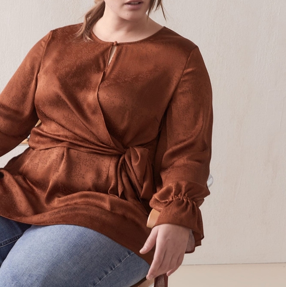 Additionelle Silky Jacquard Tie Front Wrap Top - Picture 4 of 11